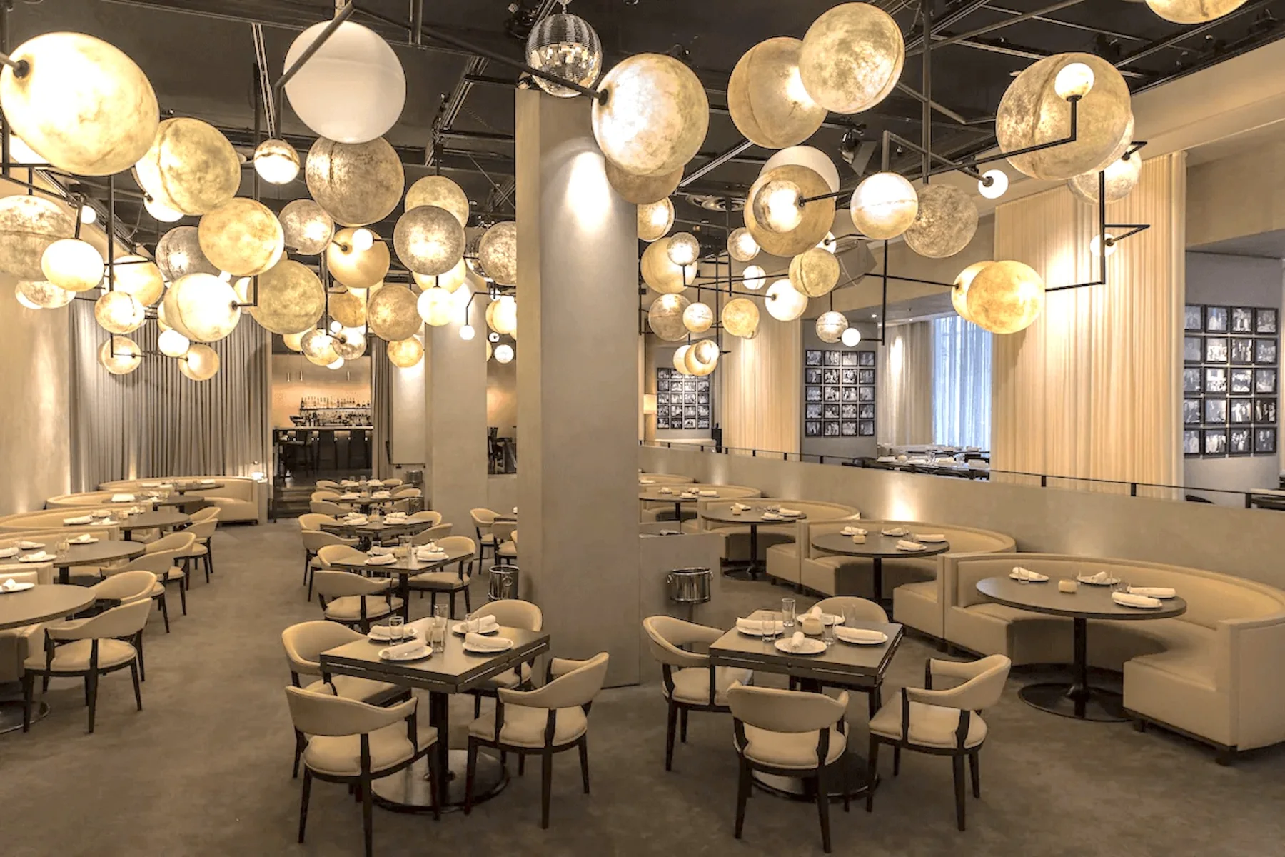 Ambassador Room dining and bar space in Chicago